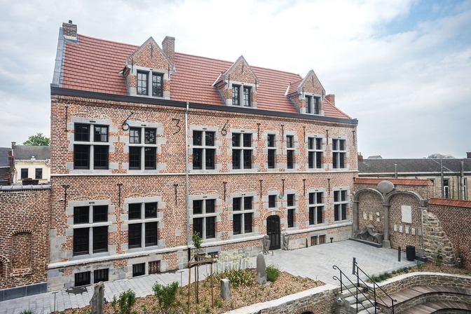 Extérieur de la maison des Collections 