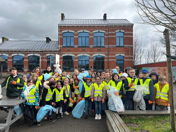 Atelier nettoyage à l'école communale d'Harmignies